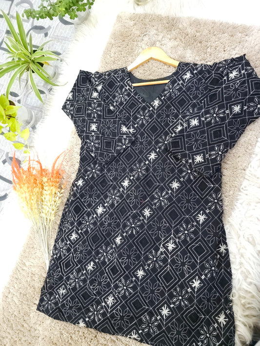 Charcoal Petal Elegance