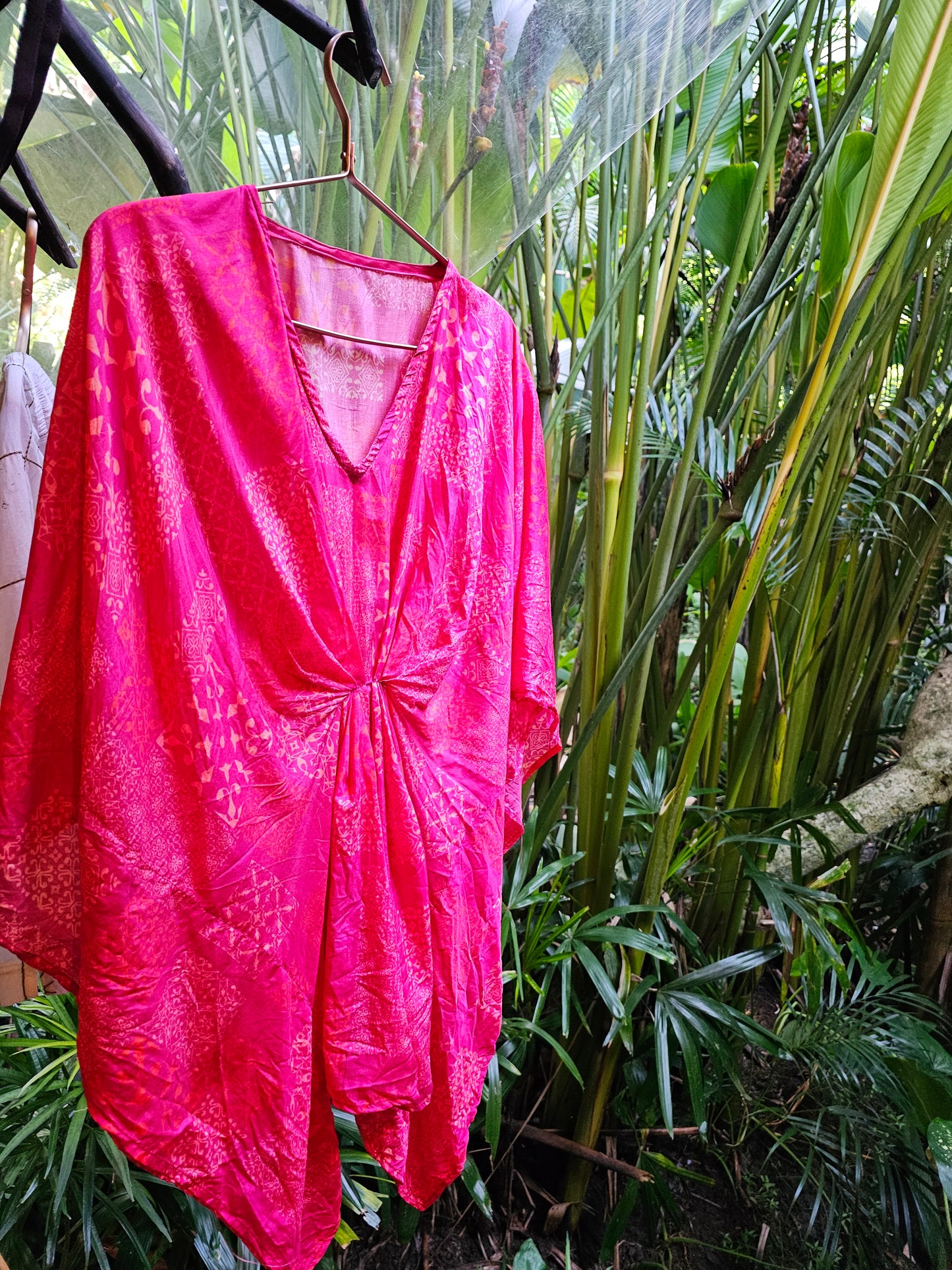Scarlet Mirage – Luxe Kaftan by El_Plutus