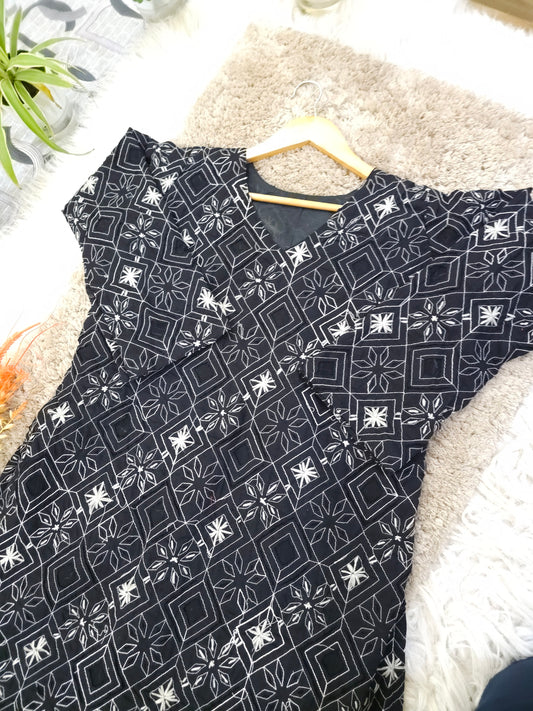 Charcoal Petal Elegance