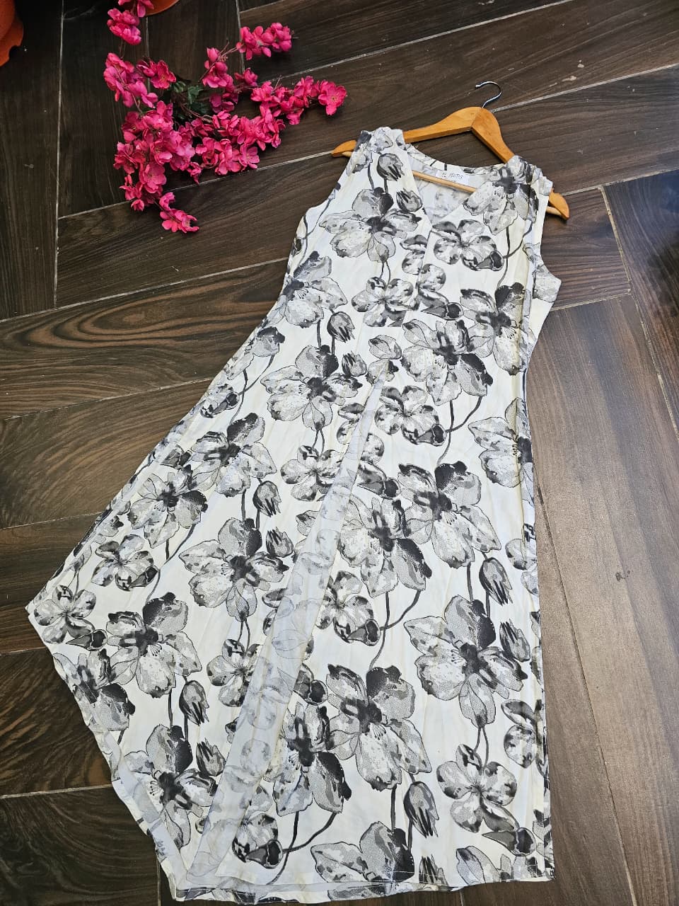 Vera Blossom Cut Dress
